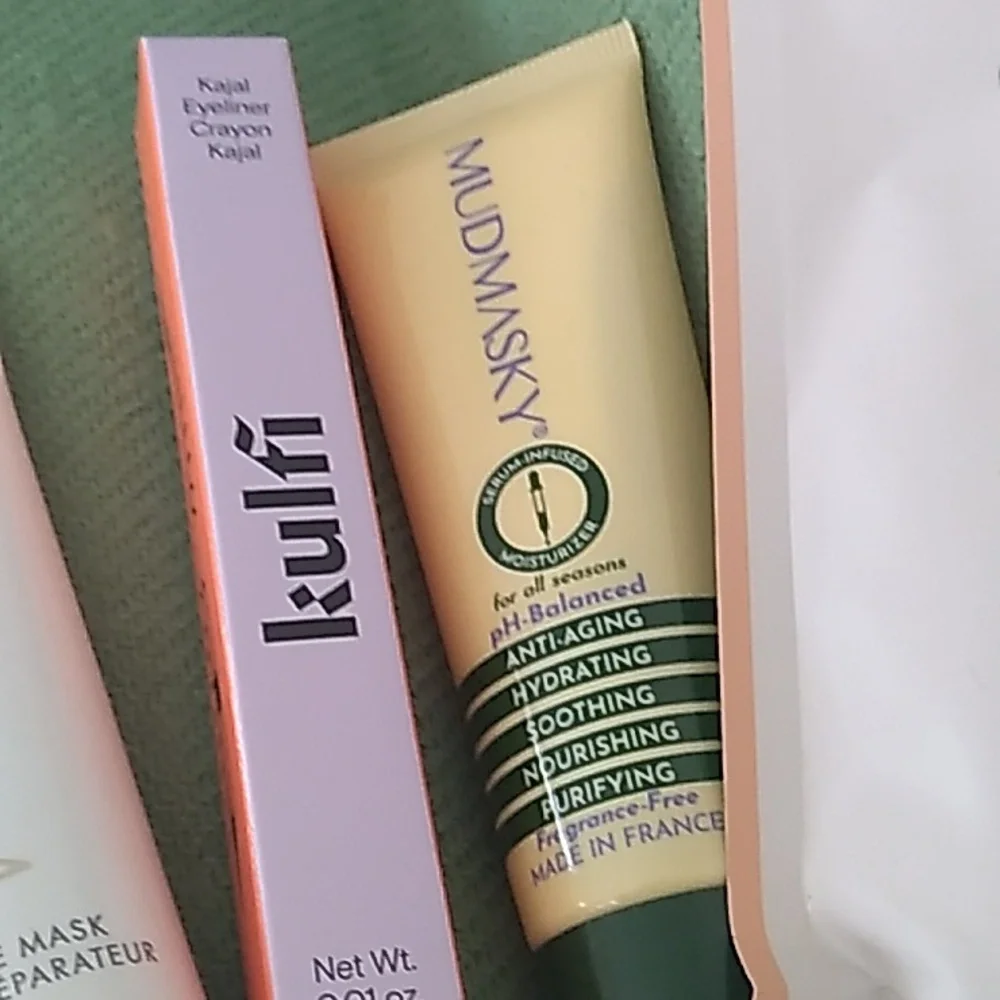 Assorted Beauty Box4 - Picture 4 of 6